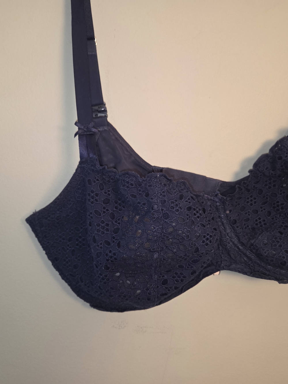 Victoria's Secret Navy Lace Underwire Bra